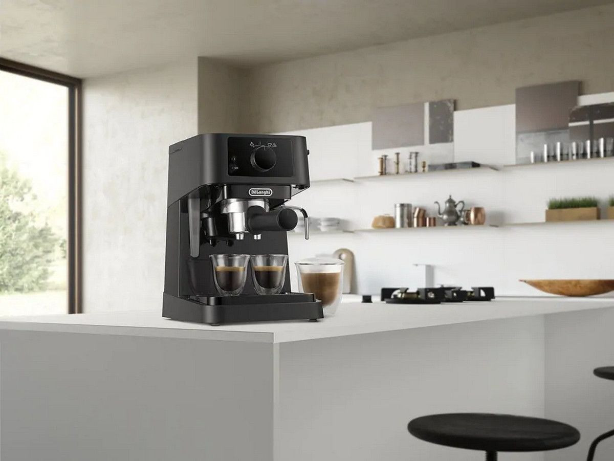 Кофеварка Delonghi EC230BK Кофеварка Delonghi EC230BK
