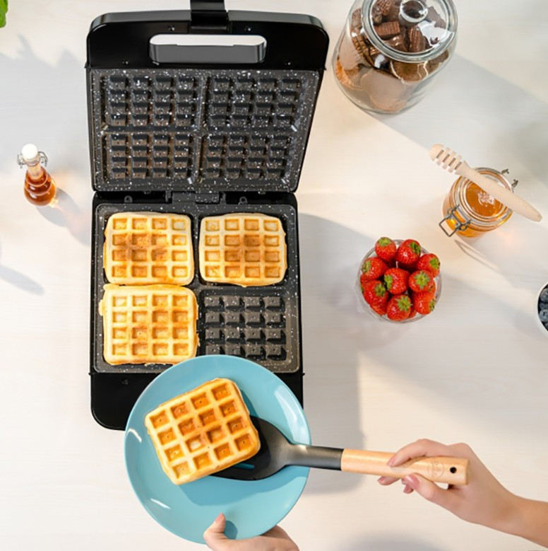 Вафельница Zelmer ZWM0001