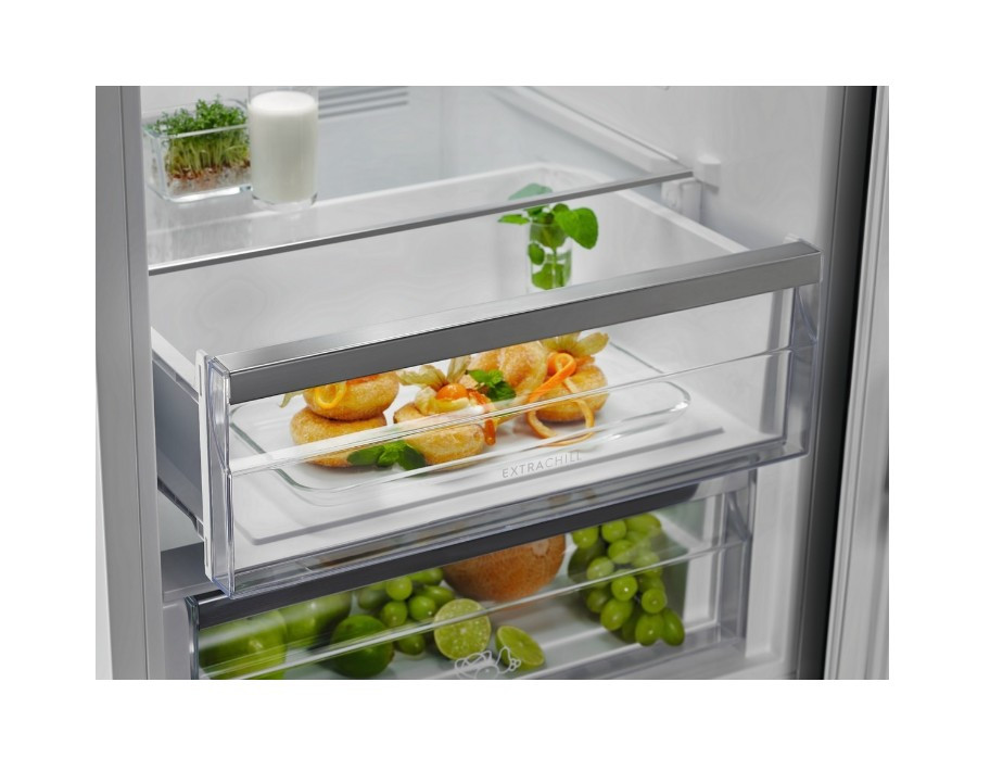 Холодильник Electrolux LNT7ME36K2