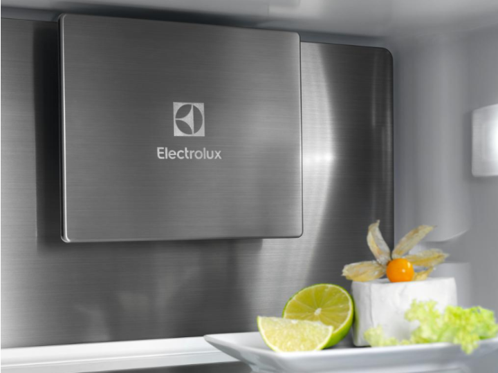 Встраиваемый холодильник Electrolux E8MNCD18S Встраиваемый холодильник Electrolux E8MNCD18S