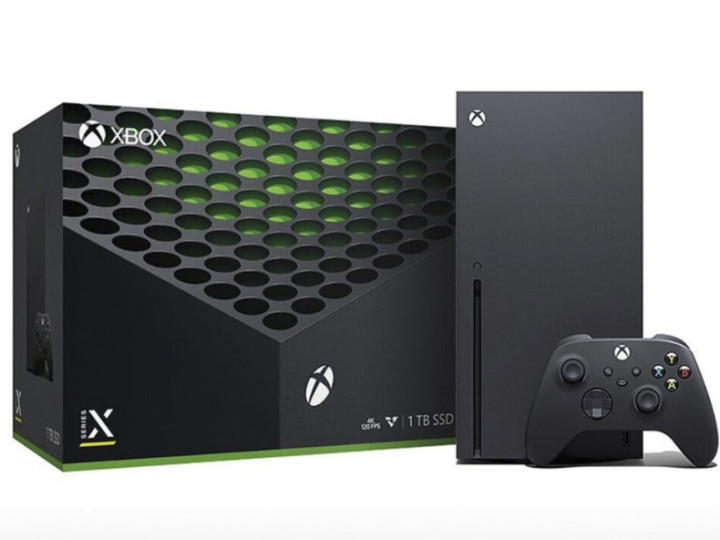 Игровая приставка Microsoft Xbox Series X 1 ТБ, с двумя геймпадами, черный